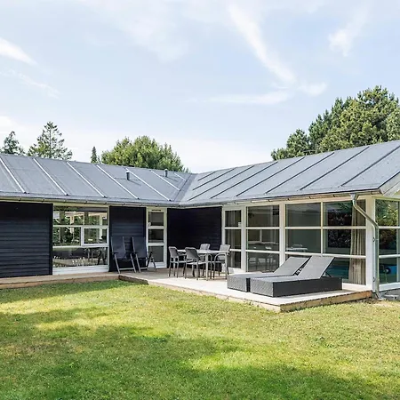 10 Person In Vaeggerlose-by Traum *