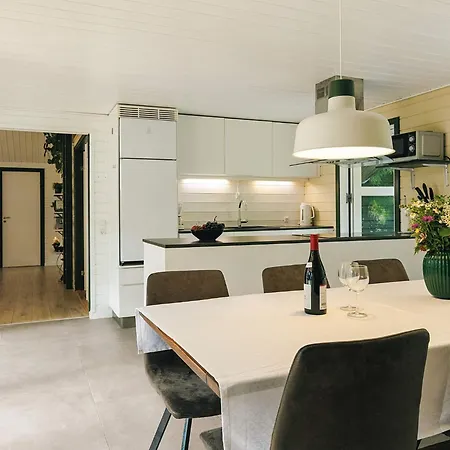 10 Person In Vaeggerlose-by Traum * Bøtø By