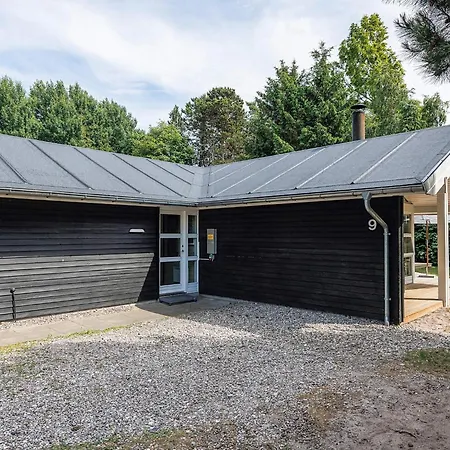 10 Person In Vaeggerlose-by Traum